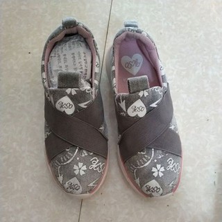 Giày trẻ em