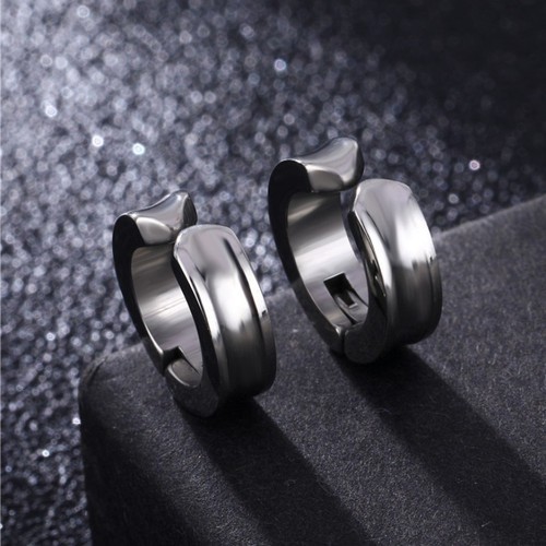 Bông Tai Nam Loại Kẹp Ko Cần Bấm Lỗ Tai Titan Ko Đen TT 2600