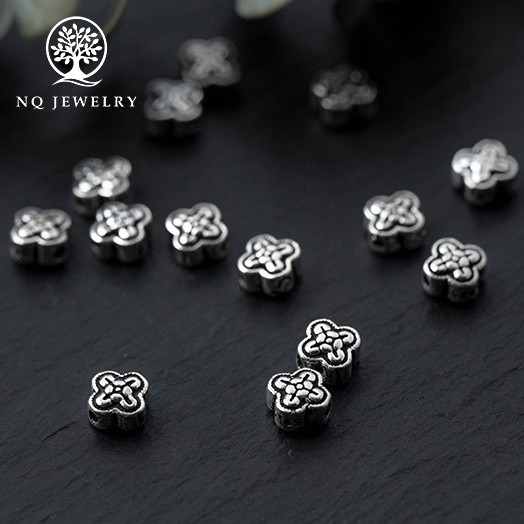 Charm bạc họa tiết hoa xỏ ngang - NQ Jewelry