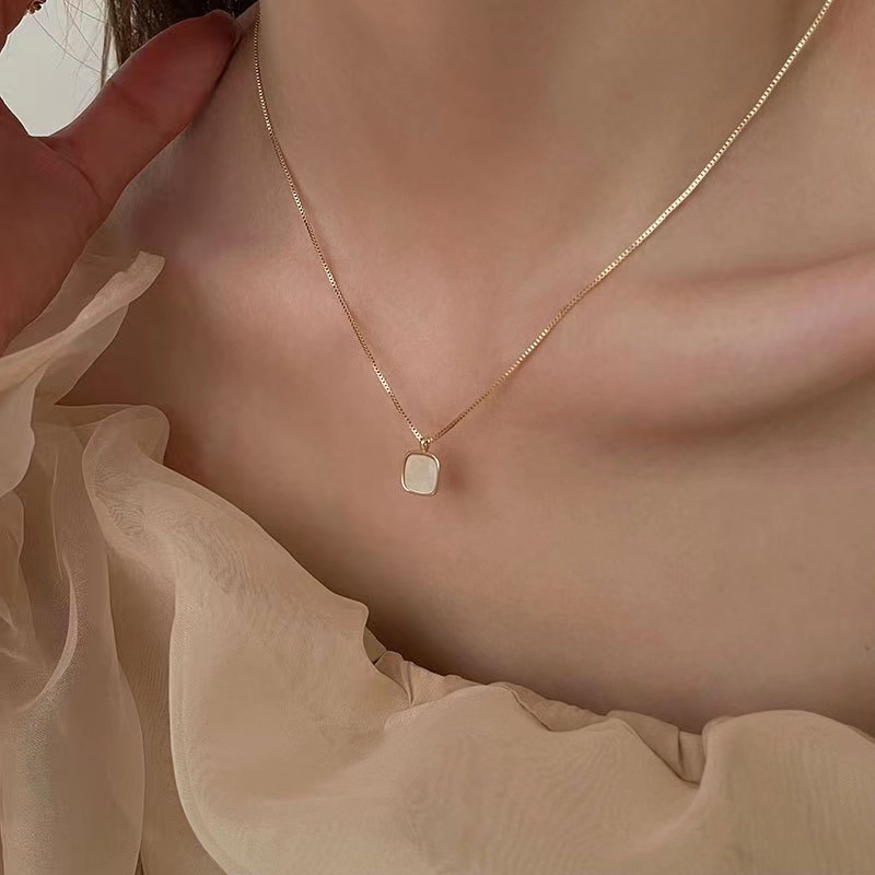 Dây Chuyền Mặt Hình Vuông Đơn Giản Sang Trọng Cho Nữ