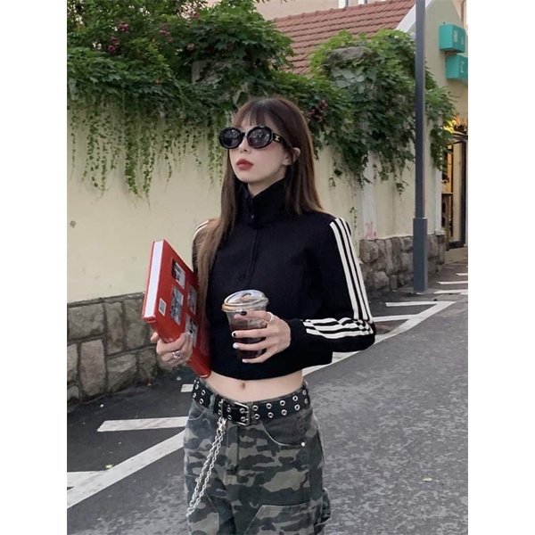 Áo khoác dáng croptop dài tay kéo khoá màu đen
