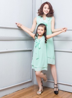 Đầm voan cột nơ mẹ và bé