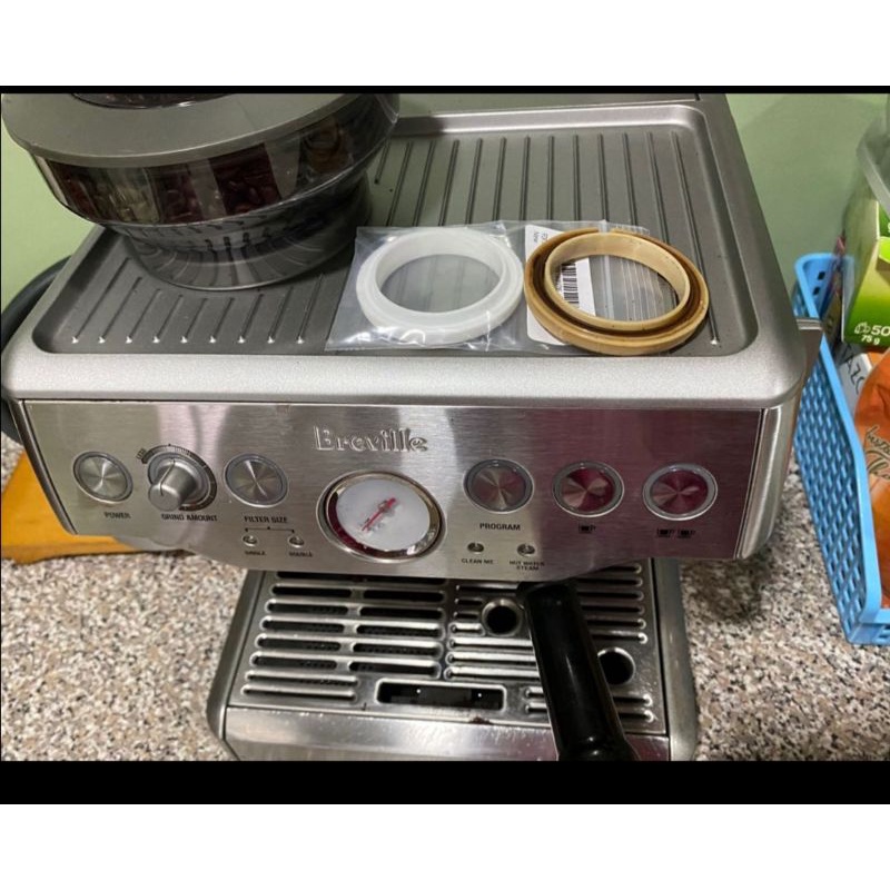 Ron  silicon máy pha cà phê Breville BES 870XL .