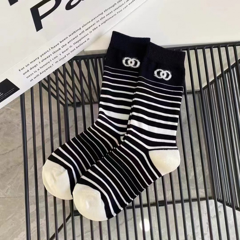 Vớ Thể Thao Cổ Cao Vừa Kẻ Sọc Trắng Đen In Chữ LOGO Cho Nam Và Nữ