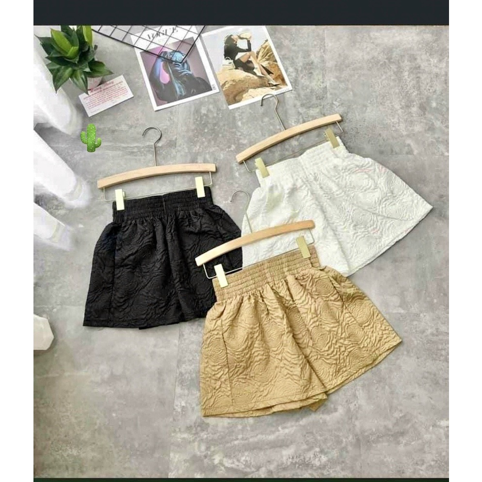 Quần short xòe xốp hoa nổi chun lưng p