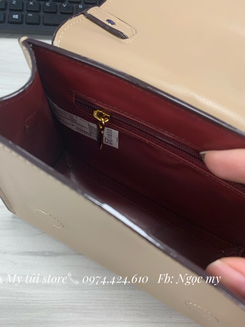 Túi nơ có quai đeo chéo cực xinh.