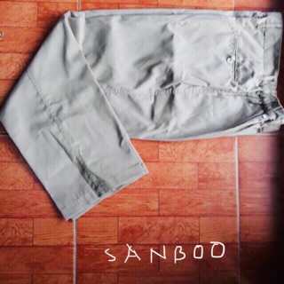 Quần kaki bán lẻ