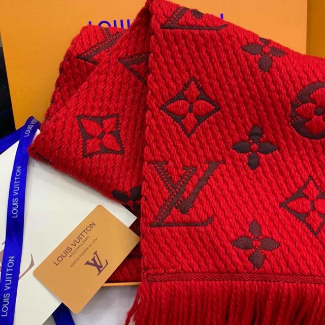 Khăn len Lv