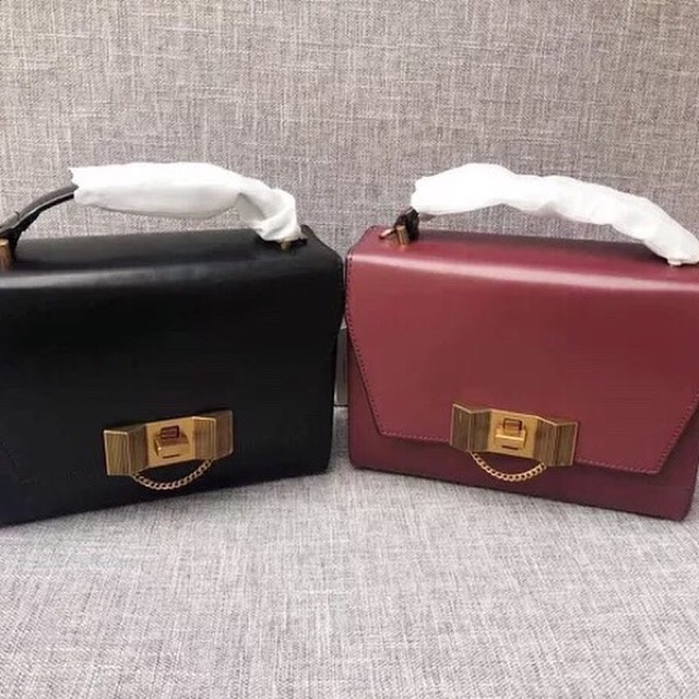 Túi xuất charles keith size 22 cm