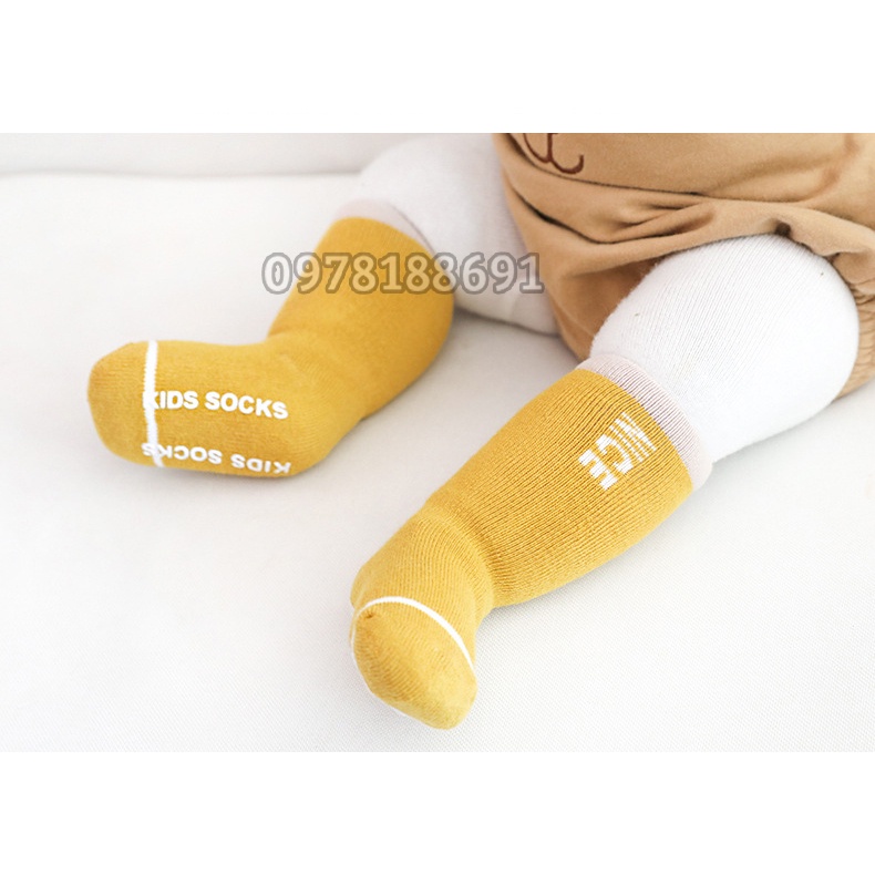 SET 3 Đôi Tất Cotton Cao Cổ Giữ Ấm, Tất Dày Xù, Chống Trượt Cho Bé 0-5 Tuổi