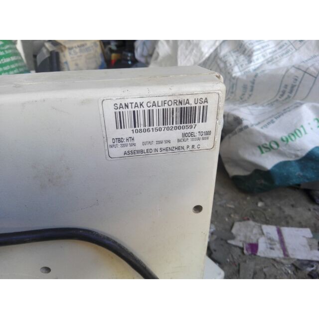Bộ lưu điện UPS Santak 1000VA 2 bình điện 24V