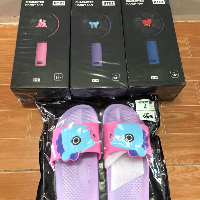 Combo quạt và dép BTS của bé Anh