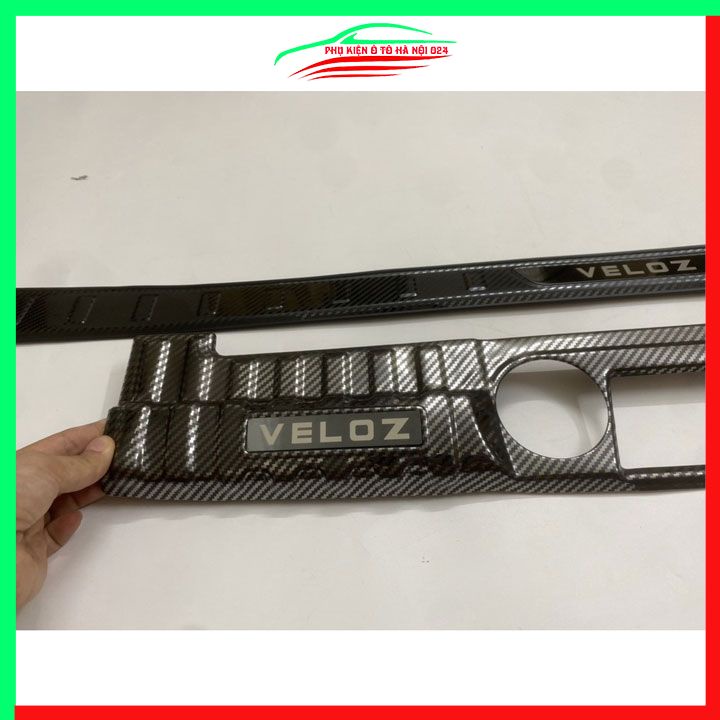 Ốp chống trầy cốp Veloz 2022-2023 vân cacbon sáng bóng chống trầy bảo vệ xe