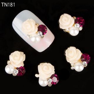 Đá hình hoa hồng trắng