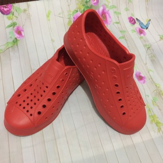Giày native