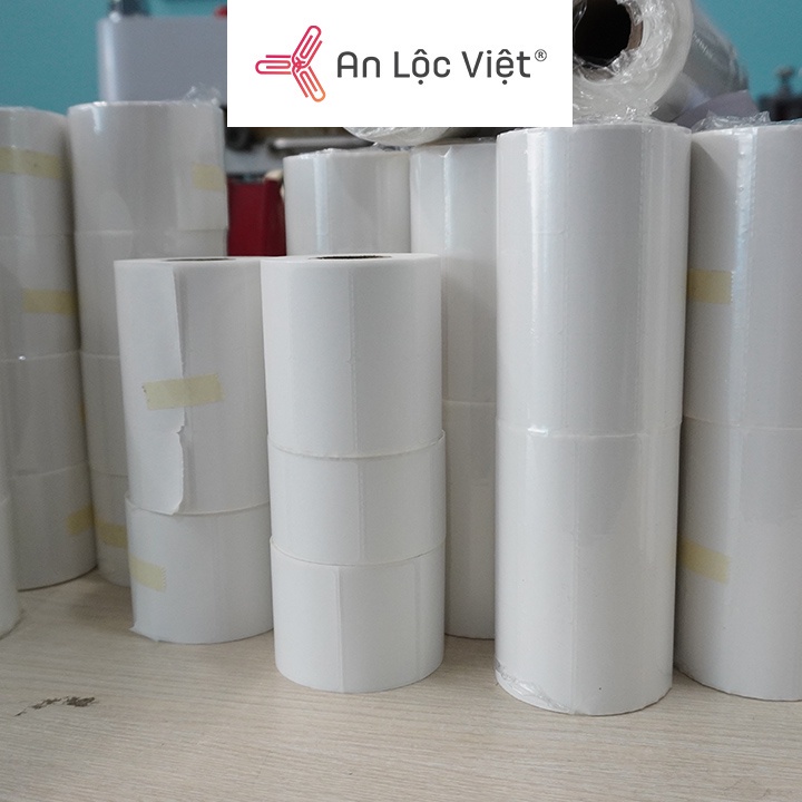 Cuộn decal nhiệt, in tem trà sữa 1 tem 60x40mm x 700 tem trắng có độ dính cao, mặt decal sáng bóng, mực lâu phai