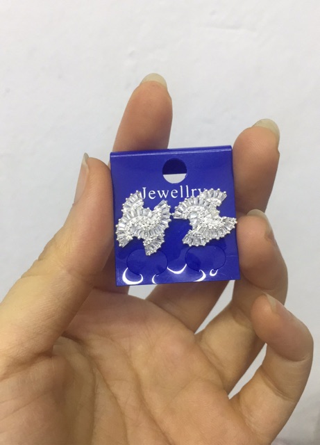 Khuyên tai cong sành điệu đá nhân tạo siêu sáng bạc ta