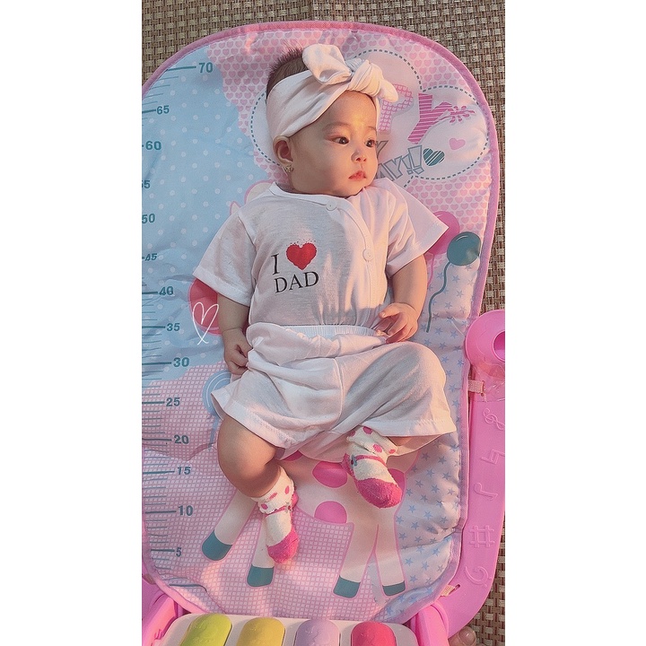 Bộ cộc tay cho bé sơ sinh 0-6 tháng I love Mom, i love Dad  khuy lệch chất vải cotton mềm mịn