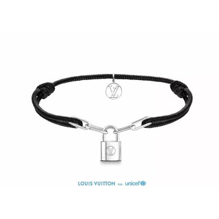 Vòng Bạc Đeo Tay Mặt Khóa Lookit Louis Vuitton x Unicef - Sơn Tùng MTP