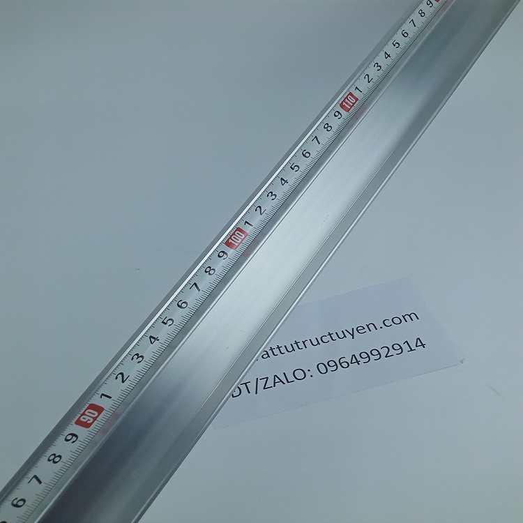 Thước nhôm chống trơn trượt