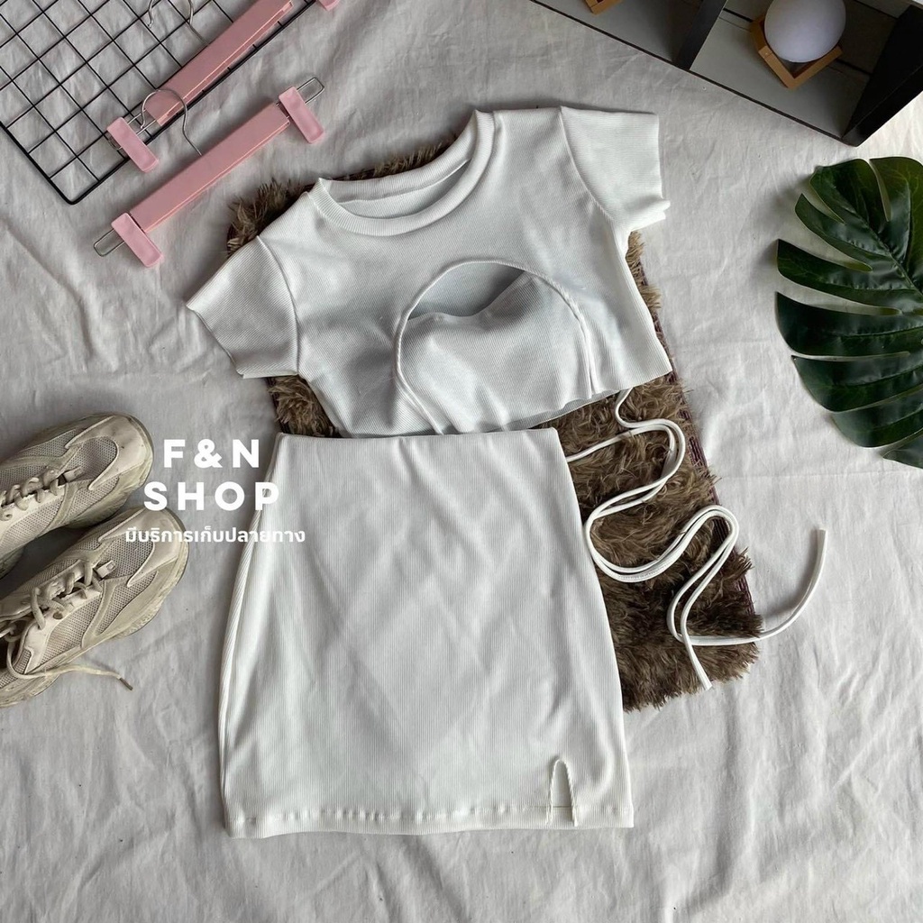 Sét Bộ Chân Váy Ngắn Kết Hợp Với Áo Gân croptop Hở NGực Sexy TTVV0014