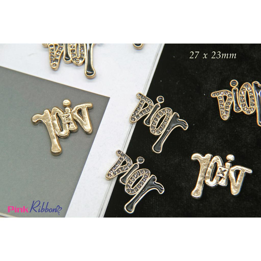 Charm chữ Ɗl0Ʀ đính đá ghi