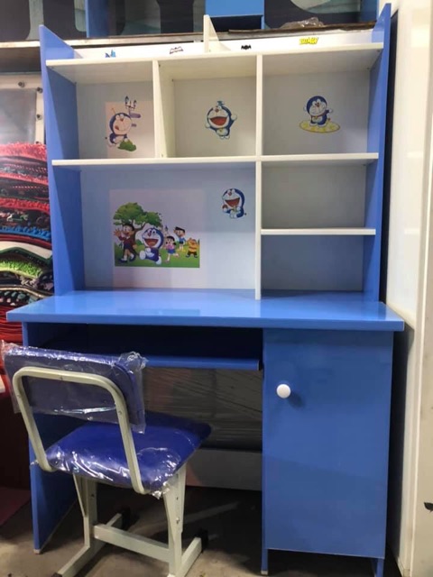 Bàn học sinh nhựa cho bé  - tặng 1 hình dán ngộ nghĩnh | BigBuy360 - bigbuy360.vn