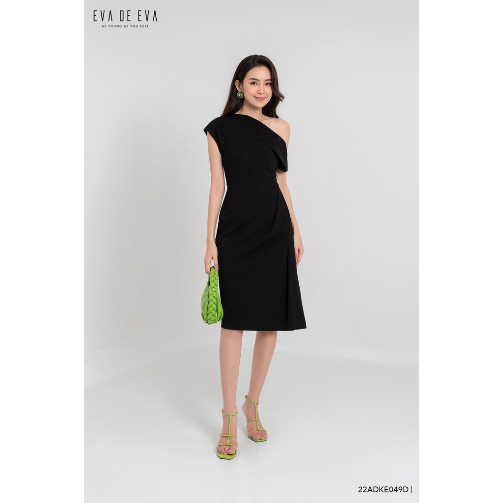 Đầm đen lệch vai dáng ôm Eva de Eva 22ADKE049D