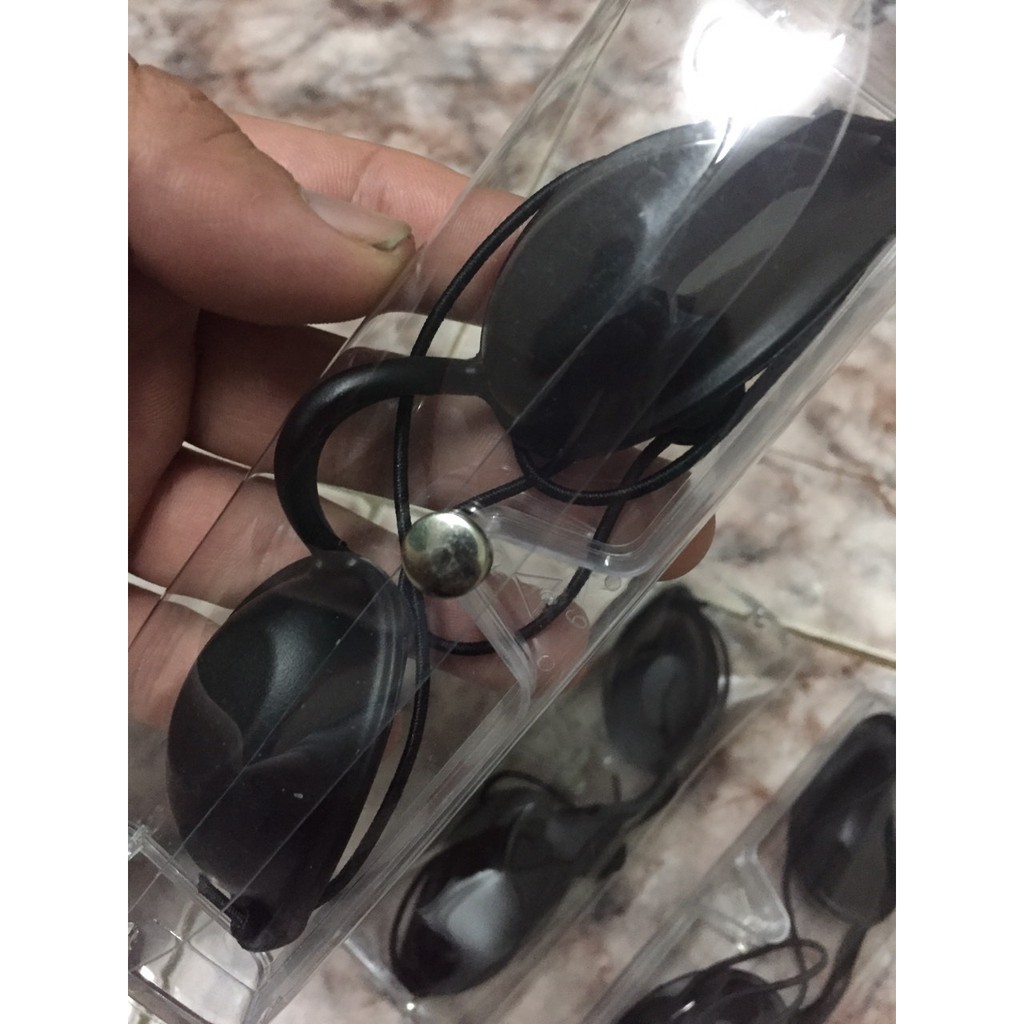 Kính Nhựa Đen Bảo Vệ Mắt Spa