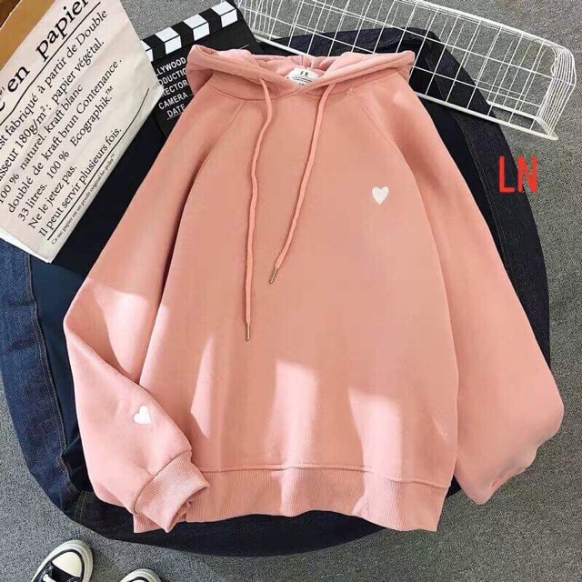 Áo hoodie tim nhỏ in tay ngực HARIQUEEN