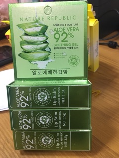 Son dưỡng môi Aloe Vera 92%