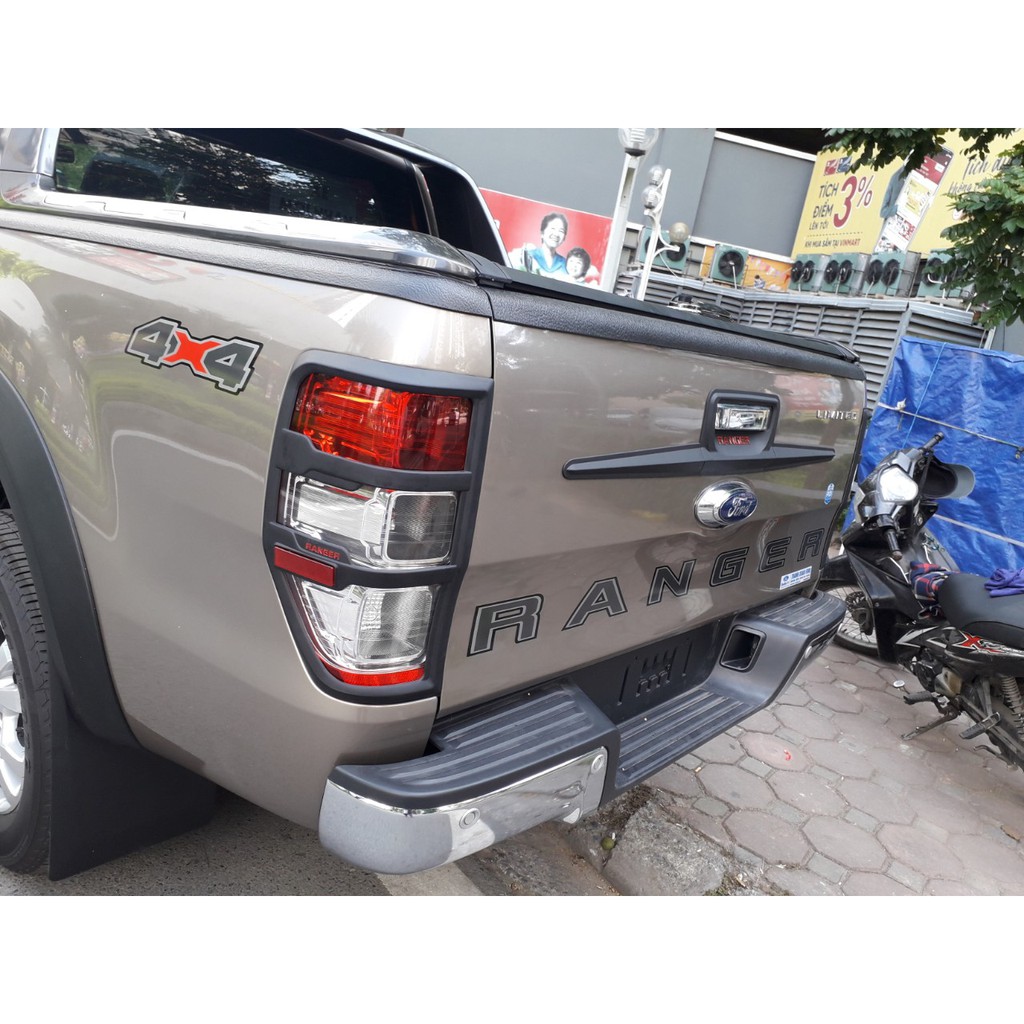 Bộ ốp viền đèn hậu Đen Xe Ford Ranger các đời xe 2013 đến 2021