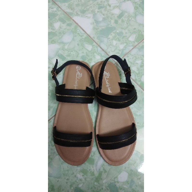 Sandal dây kéo size 39
