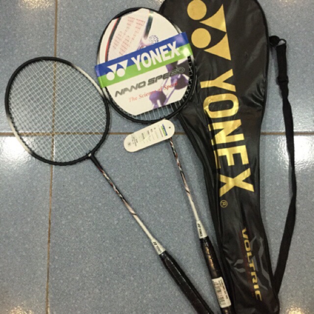 1 đôi vợt YONEX ( 2 chiếc)