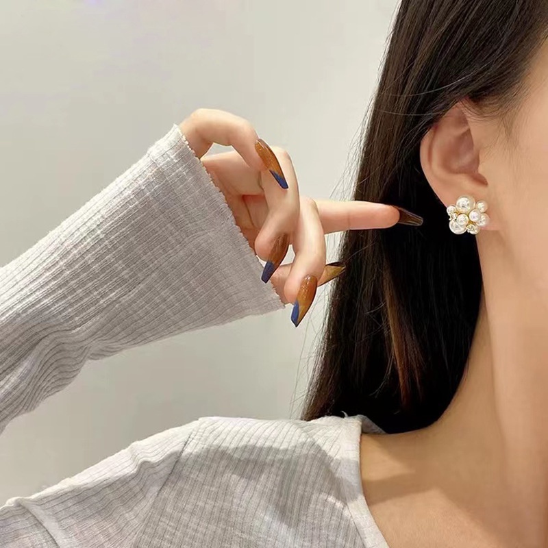 Khuyên Tai Hình Bông Hoa Đính Ngọc Trai Nhân Tạo Kiểu Dáng Sang Trọng Thời Trang Chất Lượng Cao