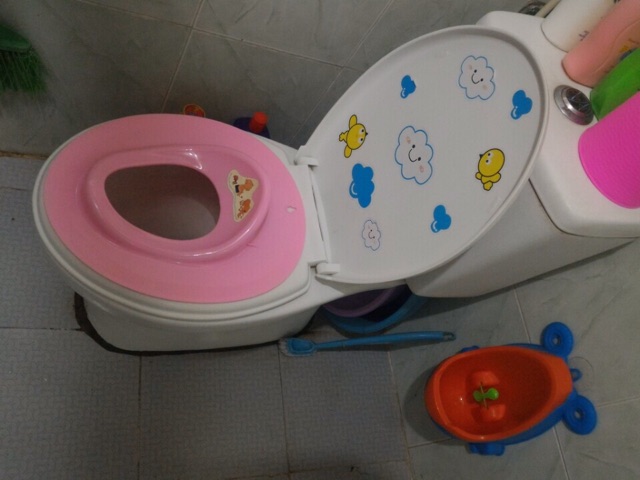 Thu nhỏ bồn cầu cho bé