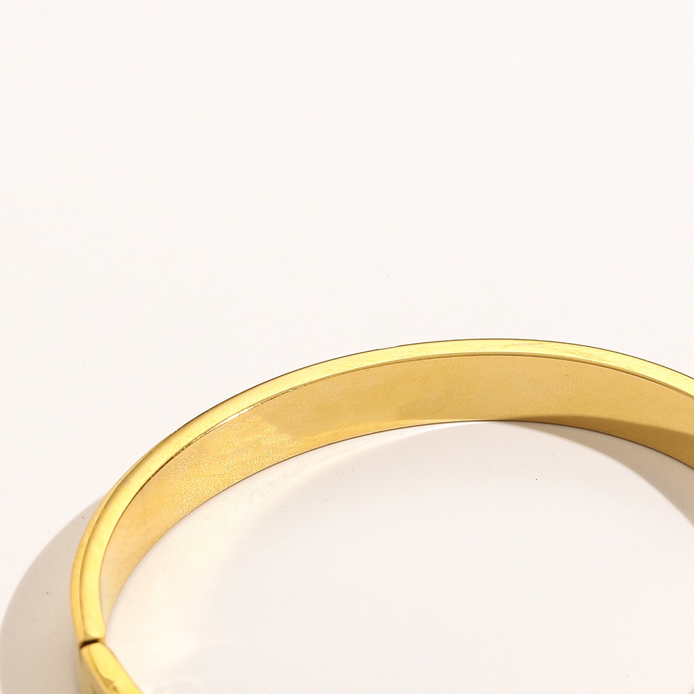 LOUIS VUITTON Vòng Đeo Tay Bằng Thép Titan Họa Tiết Chữ LV Sang Trọng