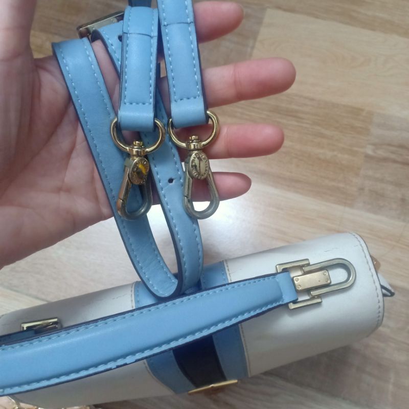 Pass túi như hình