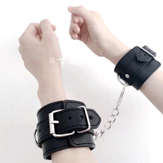 Bộ vòng tay cosplay da lót lông mềm mại siêu chắc chắn | BigBuy360 - bigbuy360.vn