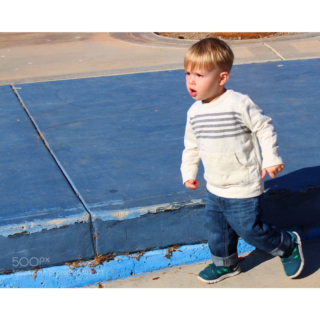 Bộ máy ảnh Canon EOS 700D kèm ống kính Canon EF-S 18-55mm F3.5-5.6