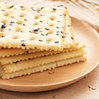 Bánh Quy Ăn Kiêng Soda Cracker Mè Đen  (Gói 380g)