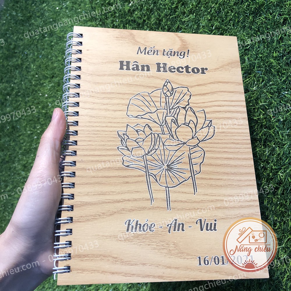 Sổ tay cá nhân làm quà tặng - Mẫu sổ khắc hình bông hoa sen- Thiết kế và khắc theo yêu cầu