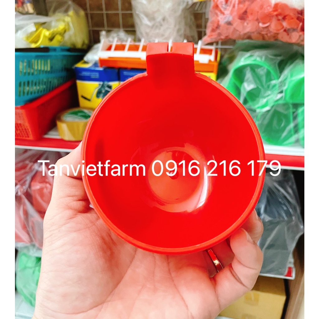 Gáo dừa nhựa mẫu mới cho gà ăn