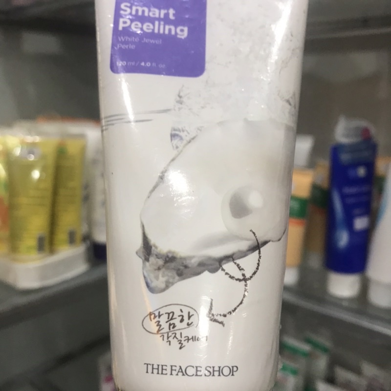 Kem Tẩy Tế Bào Chết Ngọc Trai The Face Shop 120ml