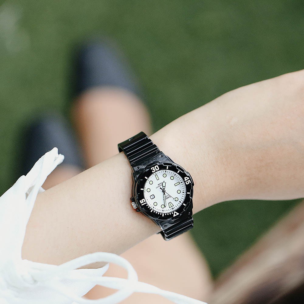 ĐỒNG HỒ NỮ CASIO LRW-200H-7E1VDF Dây nhựa đen - Mặt trắng có dạ quang - Chống nước 1