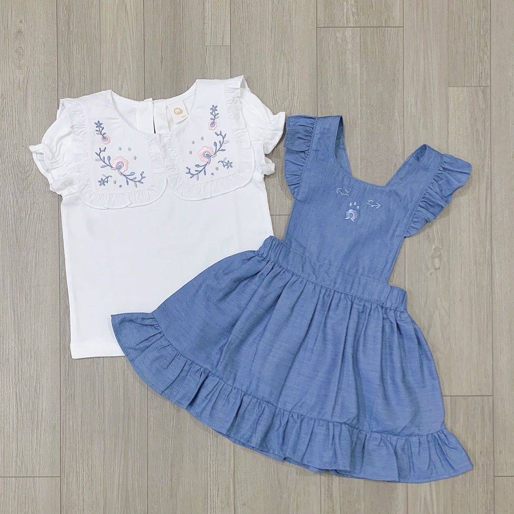Sét bộ bé gái xuất Hàn Milk Mile yếm jean giấy kèm áo trắng cổ hoa (BO470)