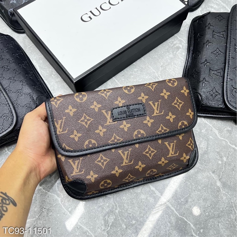 Túi đeo chéo da nam nữ dập nổi vân chữ monogram khoá nam châm thêu mác logo da cao cấp