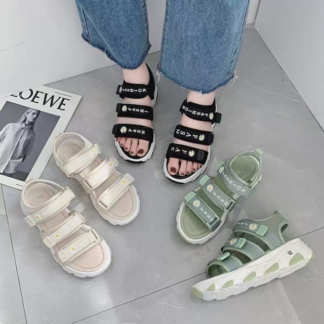 (3 MÀU) Sandal nữ Ulzang thời trang 3 quai ngang hoa cúc gắn mác siêu đẹp nữ tính