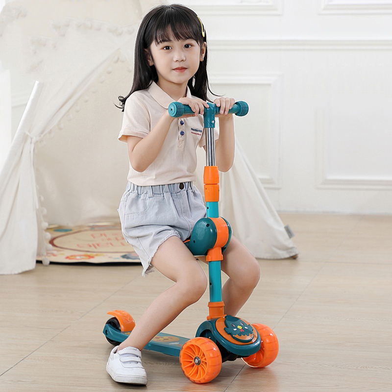 Xe scooter cho bé FL818 có nhạc đèn phát sáng Xe trượt chòi chân có ghế ngồi phù hợp cho trẻ từ 2 đến 8 tuổi - DC038