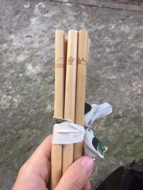 1 ống hút tre khắc theo yêu cầu | BigBuy360 - bigbuy360.vn